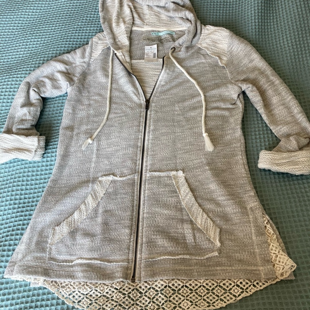 Maurices Light Gray Hooded Zip Up Sweatshirt - Size Small